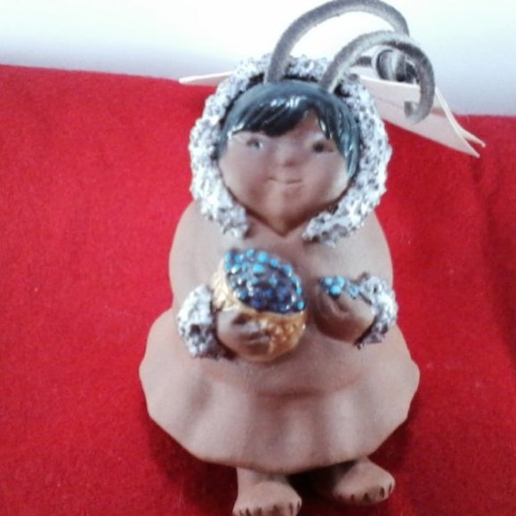 handcrafted Eskimo Bell blueberries - Picture 1 of 15